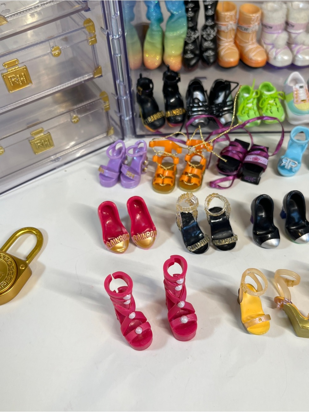 Rainbow High Doll Closet + 26 Pair of Shoes Boots Earrings Deluxe Fashion Lot - Picture 10 of 16